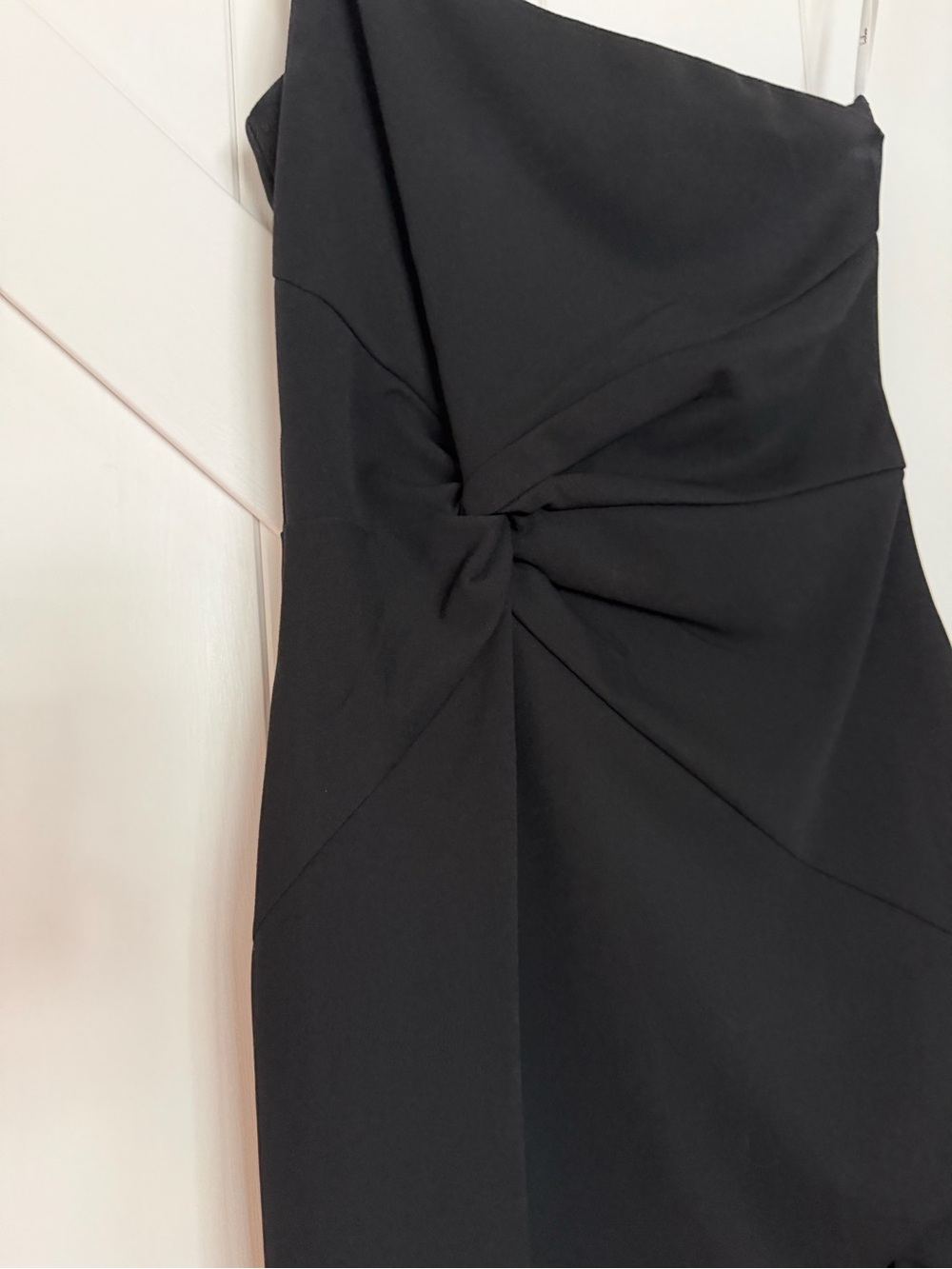 Lulu's Black One-Shoulder Knot-Detail Evening Dress - Picture 2 of 4